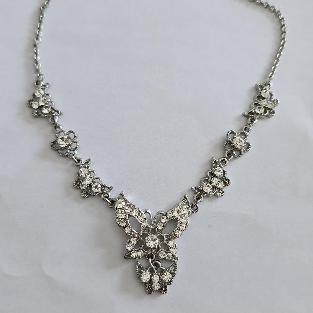 Vintage Elegant Silver Floral Necklace